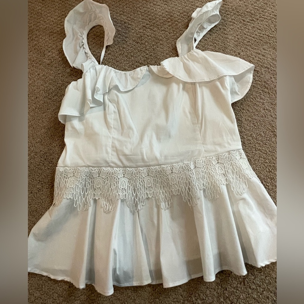 Guess, Woman’s Size M top.